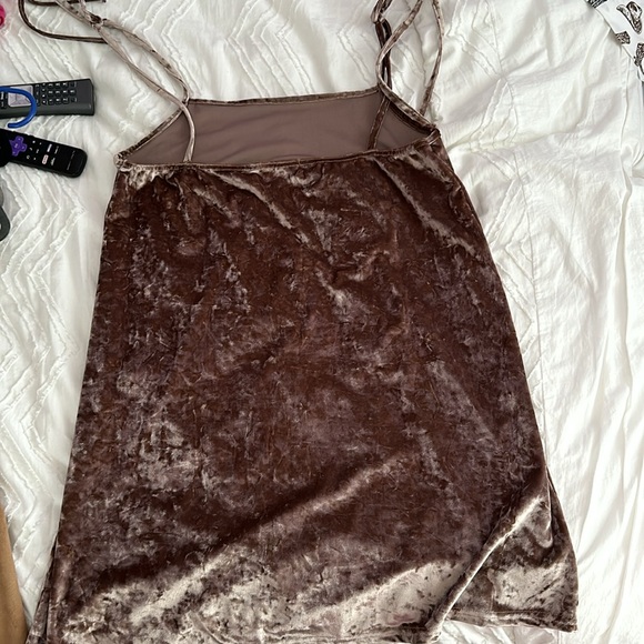 Missguided Shift Velvet Dress - Picture 2 of 3
